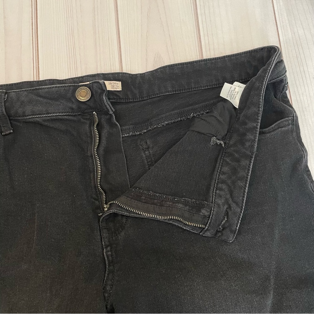 SO High Rise Straight Leg Cropped Jeans Women’s Plus Size 20 | 38W Black Grunge - Picture 9 of 13